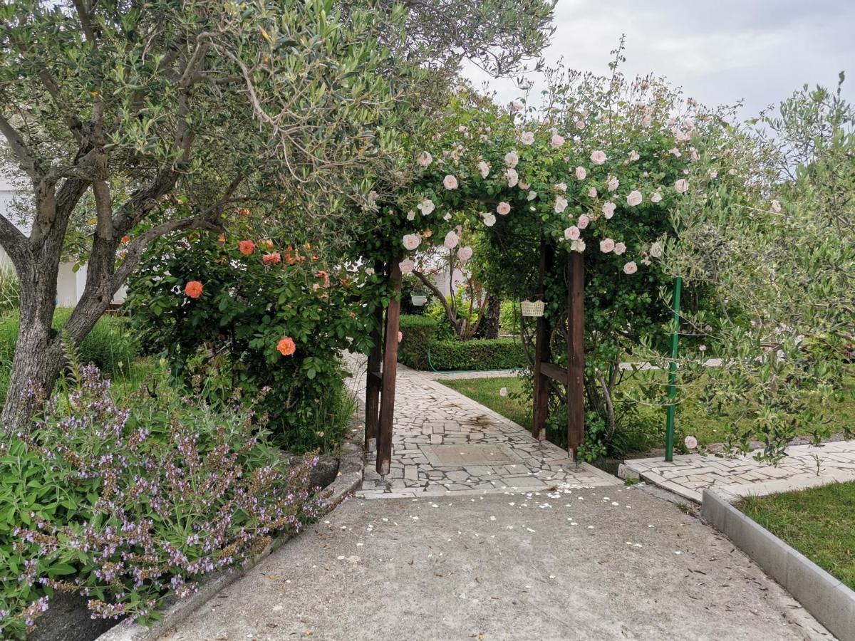 Apartments Dumencic Rab Mundanije المظهر الخارجي الصورة